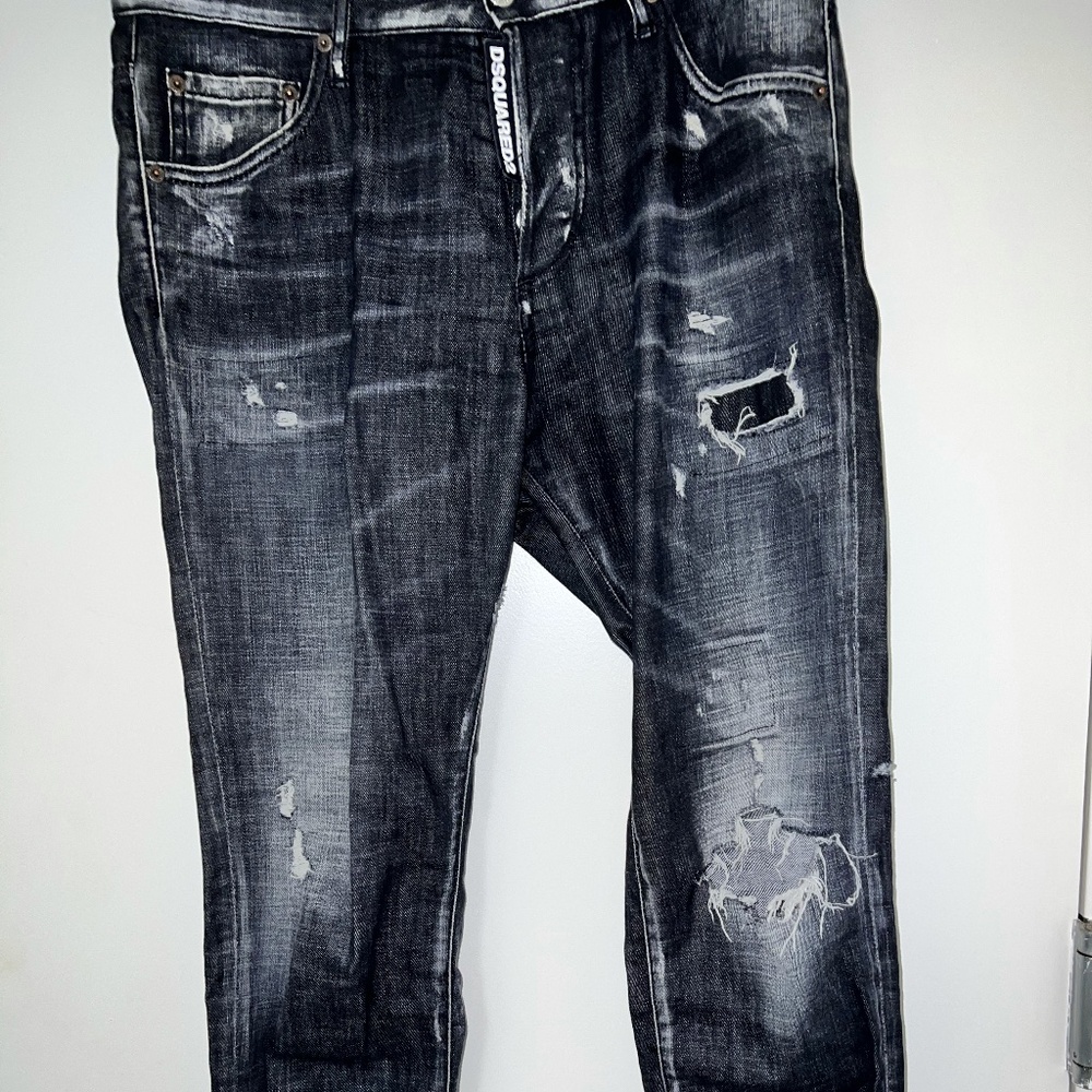 DESQUARED2  distressed black denim